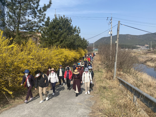서짓골성지 도보 순례 모습