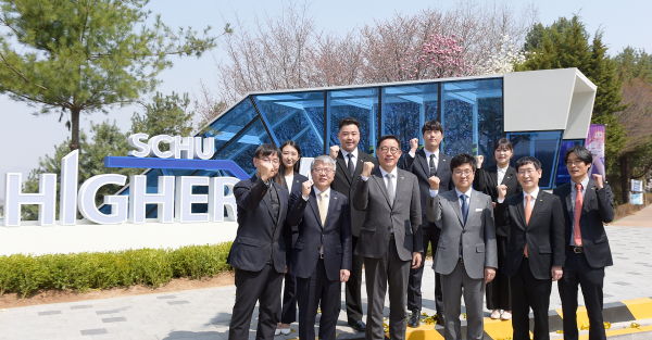 에스컬레이터 Higher Way 제막식 이후 기념촬영