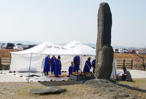 3일 부석면 갈마리 검은여에서 열린 제33회 검은여제에서 주민들의 안녕과 풍년을 기원하는 모습