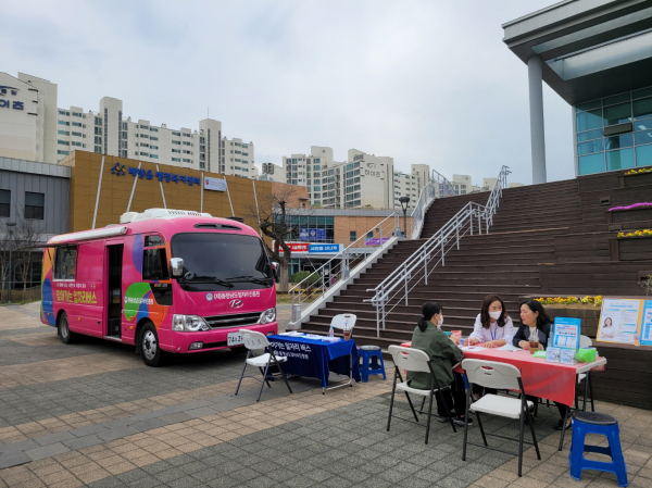 찾아가는 이동 상담 장면