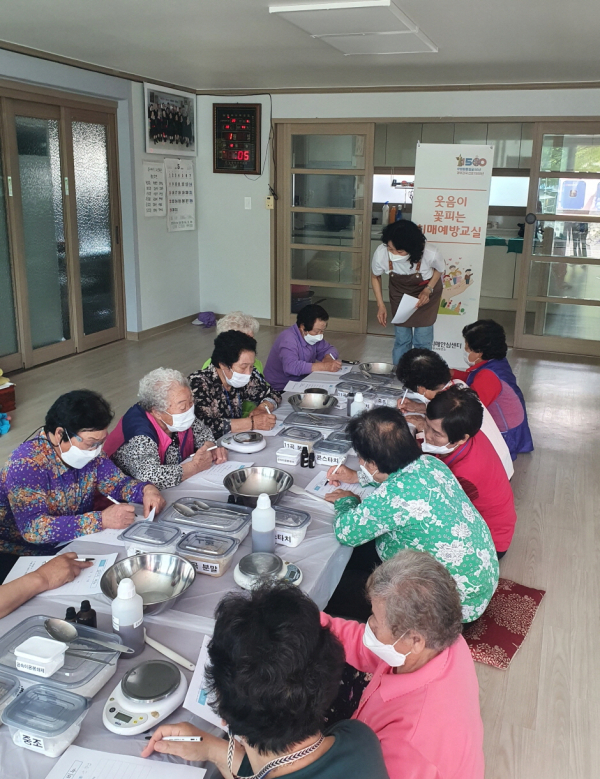 의당면 치매안심마을 예방교실 진행 모습