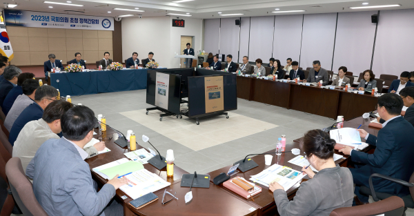 장동혁 국회의원 초청해 지속가능발전 방안 모색 정책간담회 개최 모습