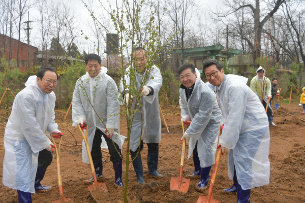 창소근린공원 식목일 행사 모습