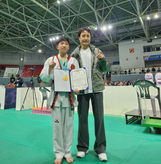 왼쪽부터 오정중 이서진(페더급1위),손영복코치