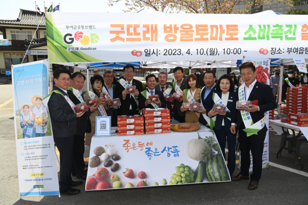 읍사무소앞 소비촉진 행사 모습