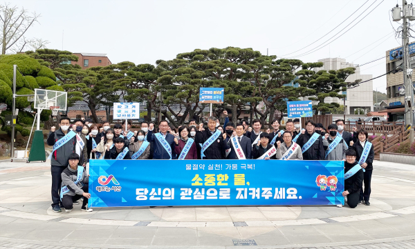 13일 서산동부전통시장 일대에서 열린 물 절약 홍보 거리 캠페인 모습
