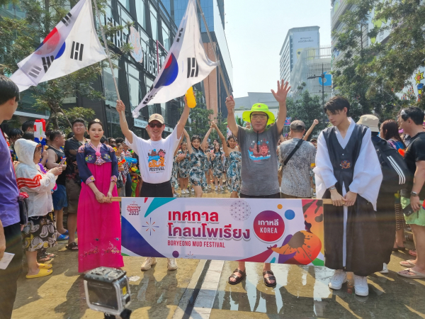 송크란축제 퍼레이드 현장 모습