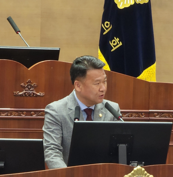 시정질문을 하는 권오중 의원/박동혁 기자