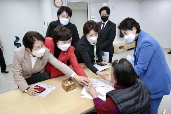 산불 발생지역 사회복지시설 현장 방문 (동심원 방문 모습)