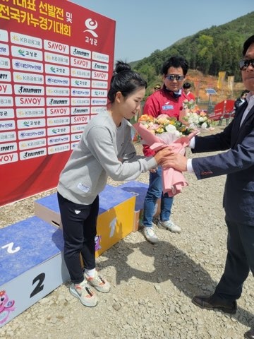 최우수 선수상 대화중 김고은 사진