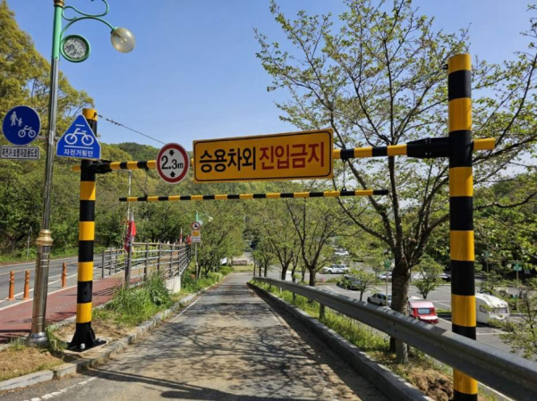 높이 제한 시설물을 설치한 침산동 공영주차장