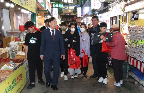 「초등학생 신나는 전통시장 여행」 체험활동비 지원 모습