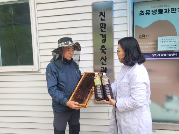 친환경축산관리실 내 말벌유인액 제조 공급 모습