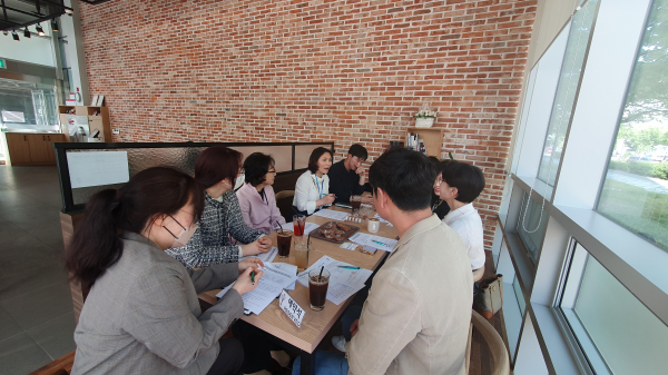 27일, 유관 기관 관계자들이 학생 마약 예방을 위한 협의회에 참여하고 있다.