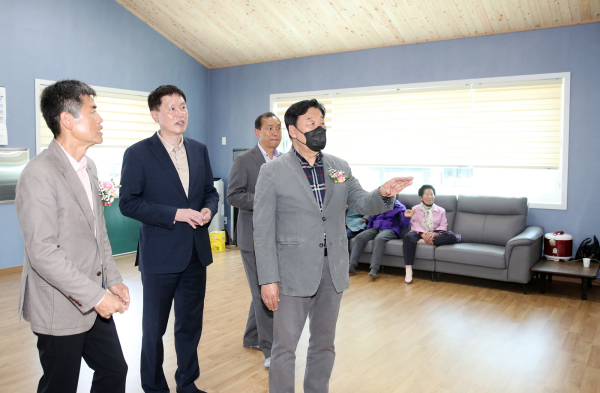 지난 4월 30일 진행된 마을회관 준공식 모습.