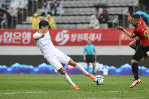 경남전에서 득점하고 있는 천안시티FC 오현교