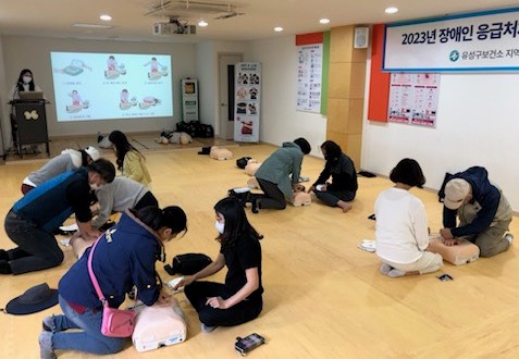 지난달 28일 실시된 장애인과 보호자 대상 심폐소생술 교육 모습