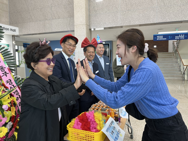 2일, 출근하는 직원들에게 청렴을 전달하는 ‘청렴한 출근길’ 이벤트 진행