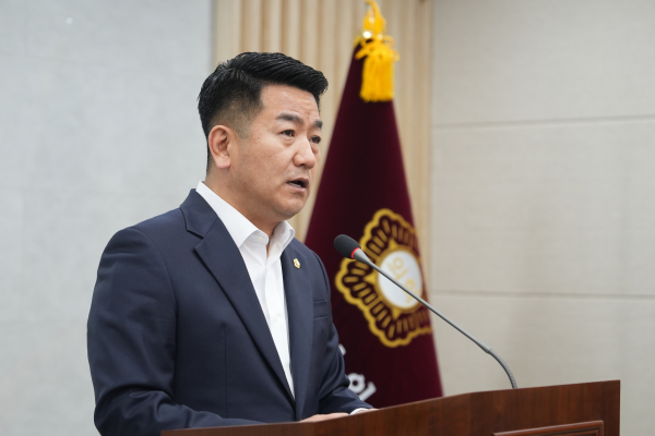 기자회견에 나선 서원 논산시의회 의장