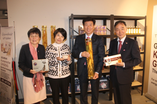 박범인 금산군수 판촉전 참석 모습