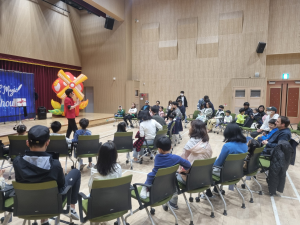 푸른 숲에서 함께 즐기는 1박 2일 가족 여행