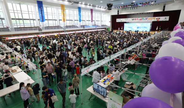 지난 5일 대전대학교 맥센터에서 열린 대전 동구 ‘101살 어린이날 대잔치’ 행사 모습
