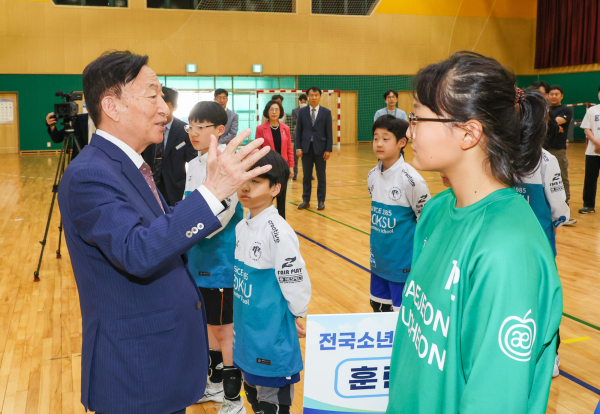 설동호 교육감, 제52회 전국소년체육대회 대표선수 격려 모습