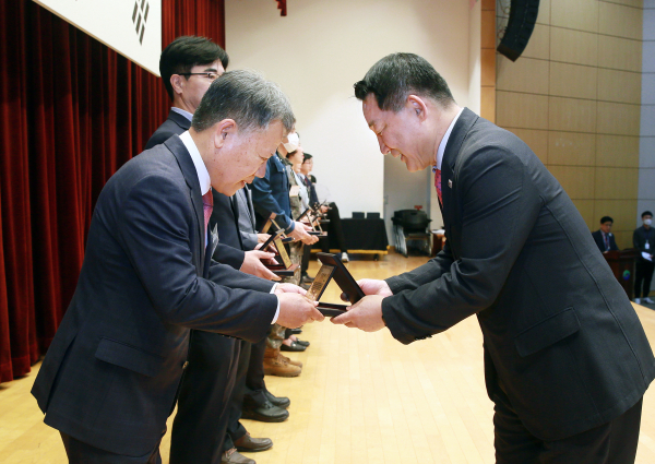 대전 서구 산불진화 및 구호활동 등 유공자 표창 장면