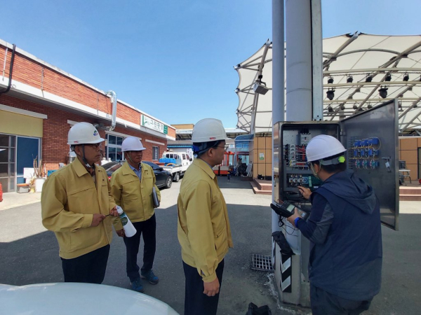 이종필 청양 부군수가 지역 안전 상황 현장점검을 하고 있다