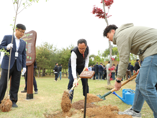 「꿀벌 귀환 캠페인」으로 꿀벌의 공익적 가치를 높이고 건강한 서식지 조성하는 등 등 ESG경영 확산에 힘쓰고 있다.