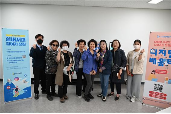 지역 어르신을 위한 실버서퍼 양성 프로젝트 진행