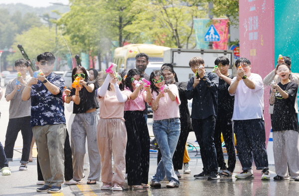 11일 개최된 2023 유성온천문화축제 프레스투어 물총대첩 모습