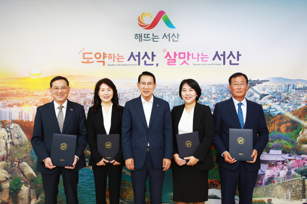 15일 시청 시장실에서 열린 청원심의회 위원 위촉식 모습