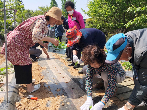 16일 명가네힐링농장에서 진행된 치유농업 프로그램 모습