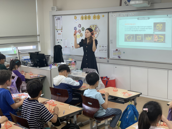 스승의날 맞이 학부모 재능기부 수업 모습