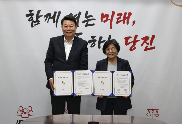 당진시-혜전대 산학협력단 업무협약식/  왼쪽부터 오성환 당진시장, 이혜숙 혜전대학교 총장