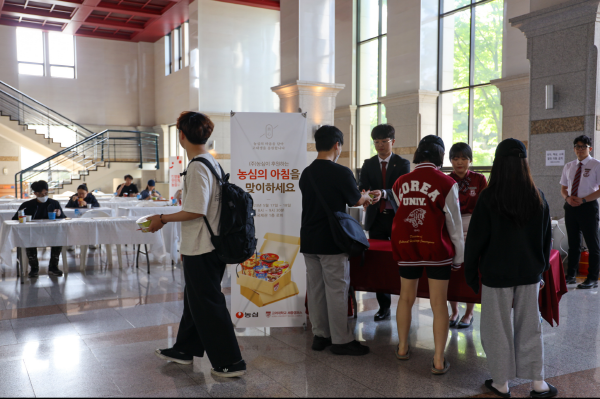 ㈜농심에서는 1,100명의 학생들을 위한 간편식을 제공했다.