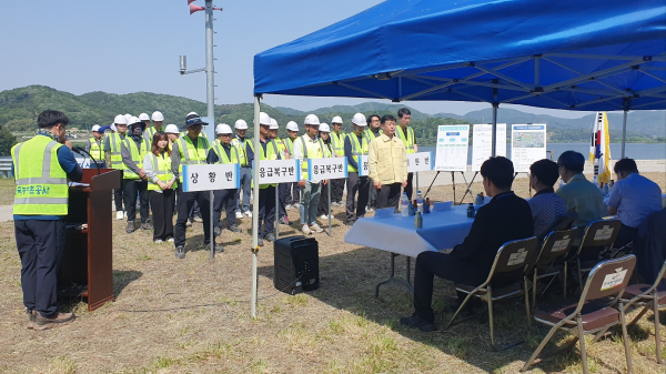 비상대처훈련 참가자들이 집결해 있다.