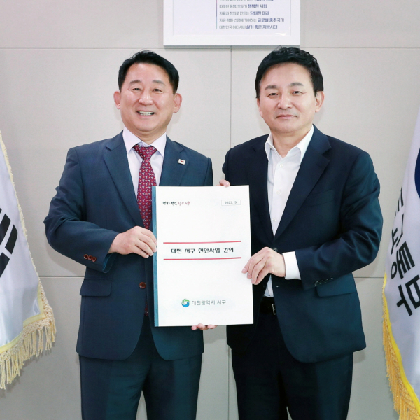 원희룡 국토부장관과 현안 사업에 대해 논의하고 있는 서철모 서구청장