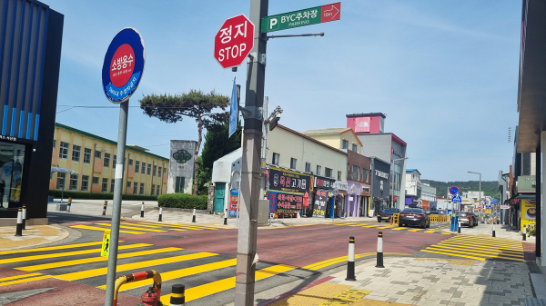 서산초등학교 노란색 횡단보도 모습