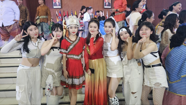 ‘제18회 아세안 및 제8회 아세안 유스 포럼’에서 공연예술콘텐츠학과 학생들 공연 현장 모습