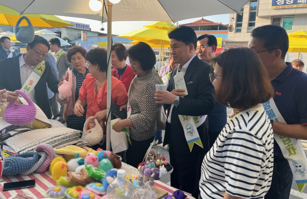 정산 달빛마켓에서 ‘스마트청양’ 캠페인 진행 모습
