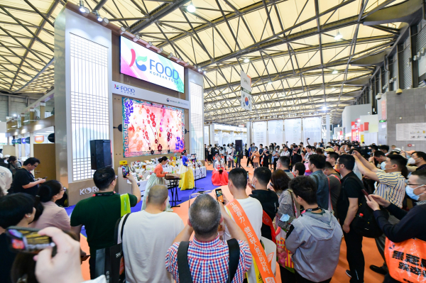 전통음악 공연과 함께한 K-푸드 홍보 이벤트