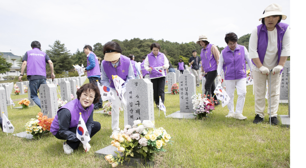 대전 서구의회, 현충원 자원봉사활동 진행 모습