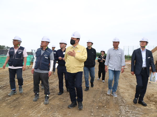 전략사업 주요사업장 현장 점검 모습(해양치유센터 조성 사업지)