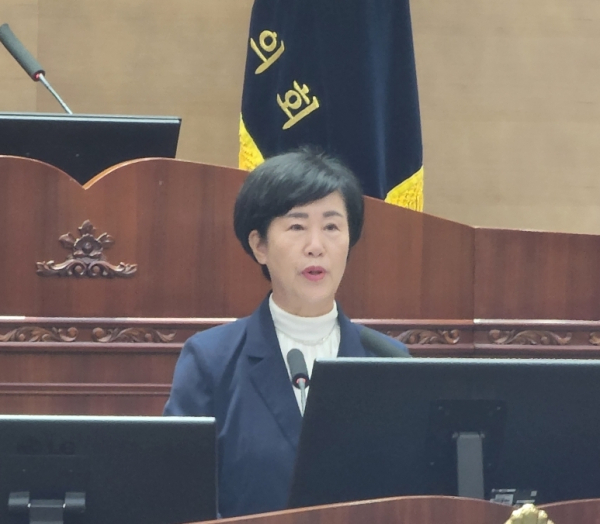 5분 발언을 하는 엄소영 의원/박동혁 기자