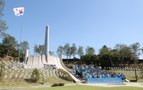 호국보훈의 달 맞아 나라사랑공원 방문,단체사진