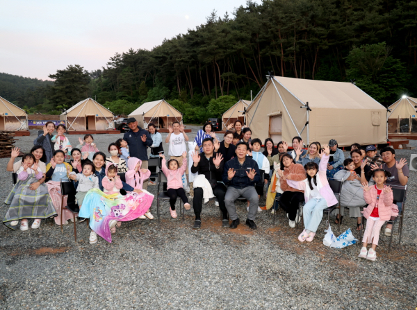 지난 2일 원북면 매화둠벙마을에서 진행된 다문화가족 캠핑 프로그램 모습.