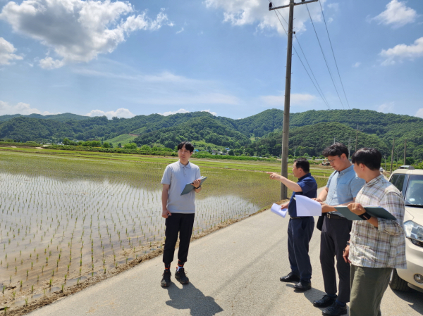 농어촌공사와 함께 스마트팜 사업대상지를 방문한 모습