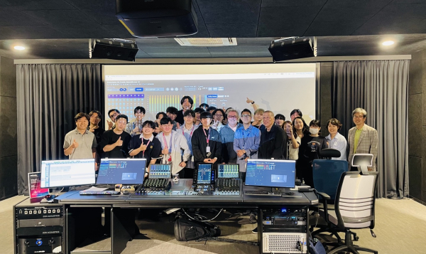 한국영상대학교 음향제작과 교수와 학생들이 ‘PMC x Dolby Atmos 마스터 클래스 세미나’를 마치고 기념사진